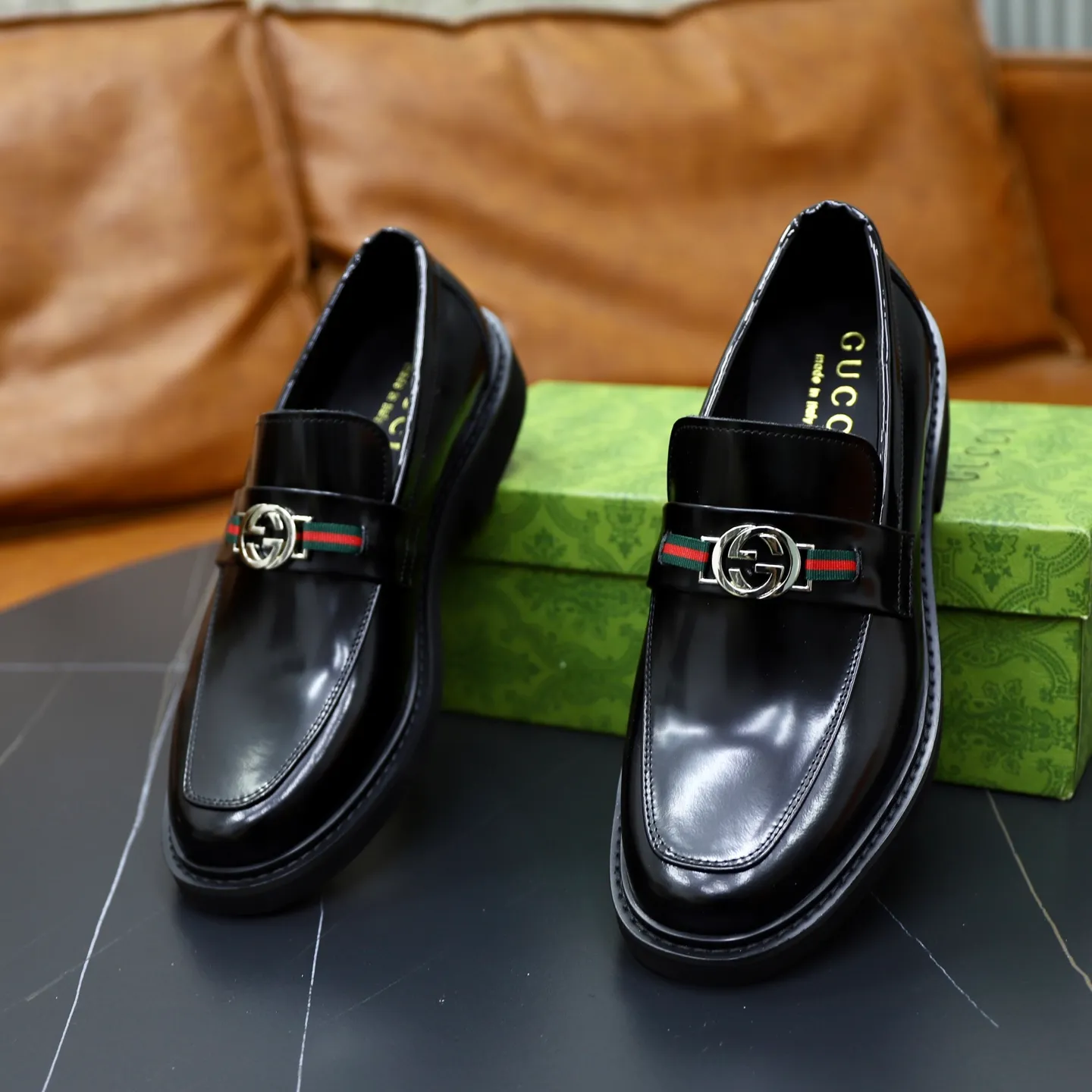 Ex-factory price: 540💰🙅‍♂️🙅‍♂️🙅‍♂️ Brand: GUCCI Standard code: Men's code 38-44 (45 can be customized) Grade: Same style as the official website Original order quality Material: Original cowhide surface Comfortable cowhide lining Original outsole Style category: Men's fashionable casual leather shoes Distinguished big-name luxury elements Top luxury Color: actual picture color